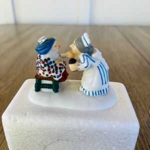 Dept 56 Heritage Village Collection North Pole Series "Open Wide" 56.56713